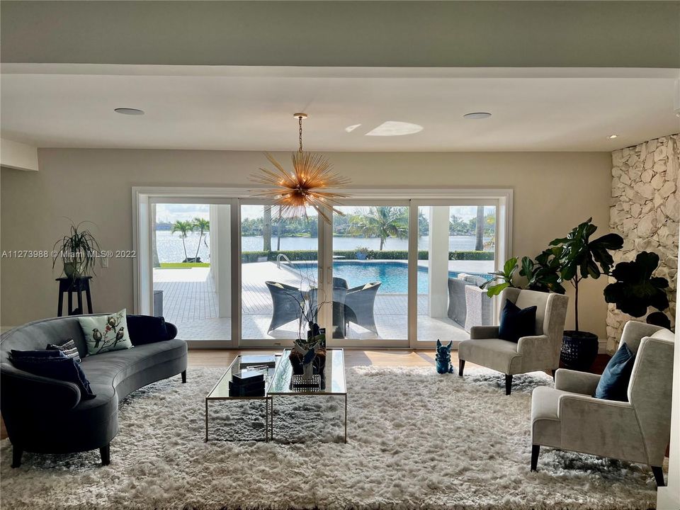 Recently Sold: $3,999,000 (5 beds, 5 baths, 5552 Square Feet)