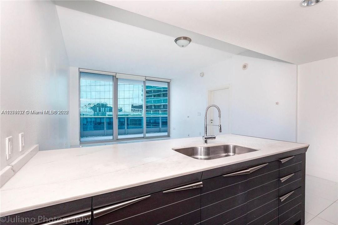 For Rent: $3,650 (1 beds, 1 baths, 822 Square Feet)