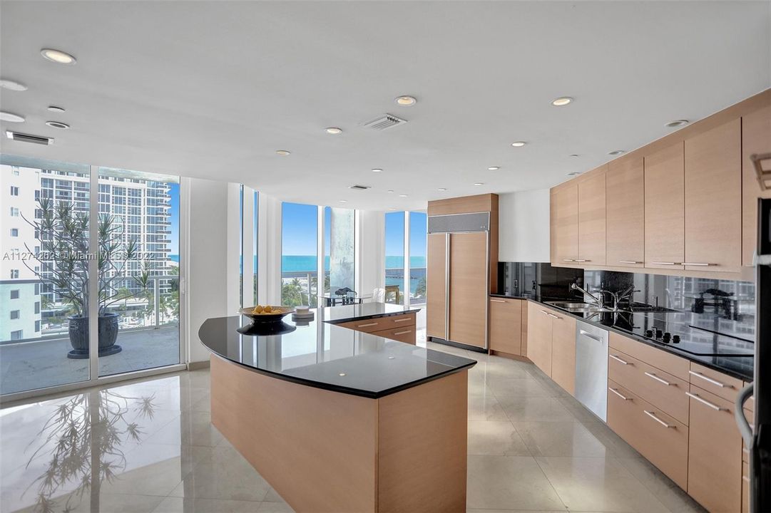 Recently Sold: $3,650,000 (3 beds, 5 baths, 3820 Square Feet)