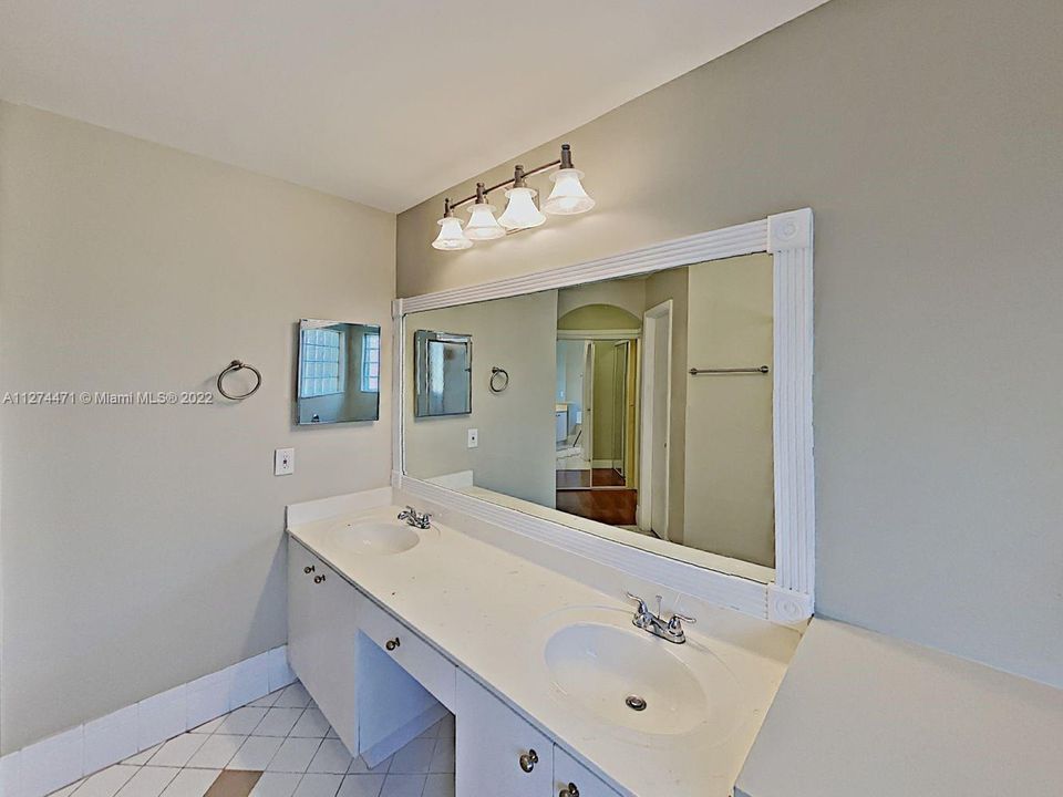 Недавно арендовано: $3,140 (4 спален, 2 ванн, 1875 Квадратных фут)
