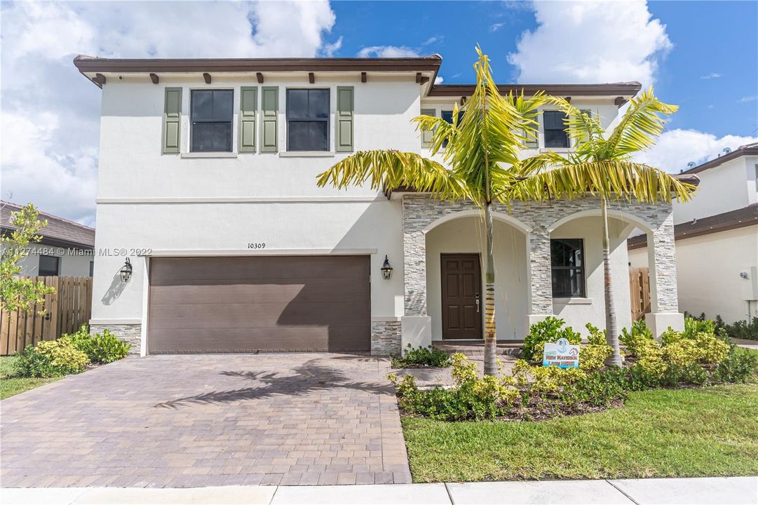 Recently Sold: $685,000 (4 beds, 2 baths, 2870 Square Feet)