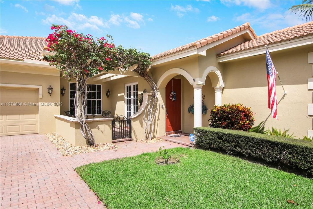 Recently Sold: $824,000 (3 beds, 3 baths, 2240 Square Feet)