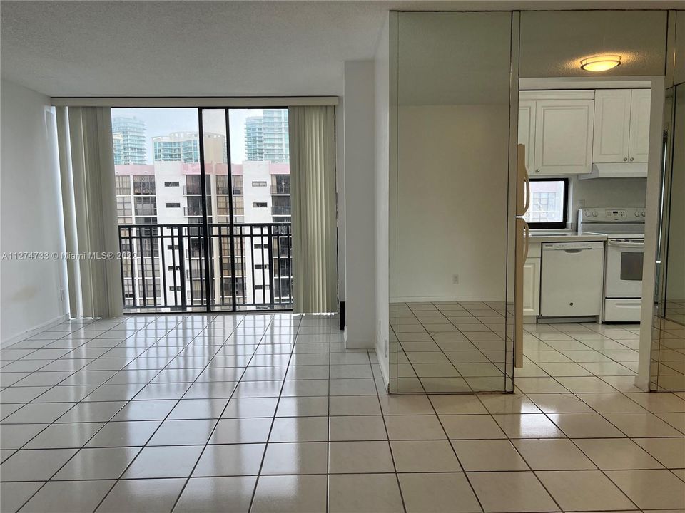 Recently Sold: $299,000 (1 beds, 1 baths, 767 Square Feet)