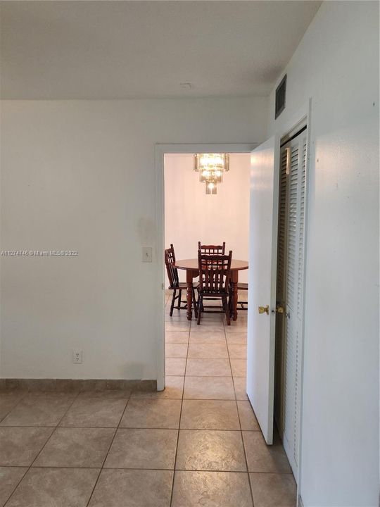 Recently Sold: $125,000 (1 beds, 1 baths, 727 Square Feet)