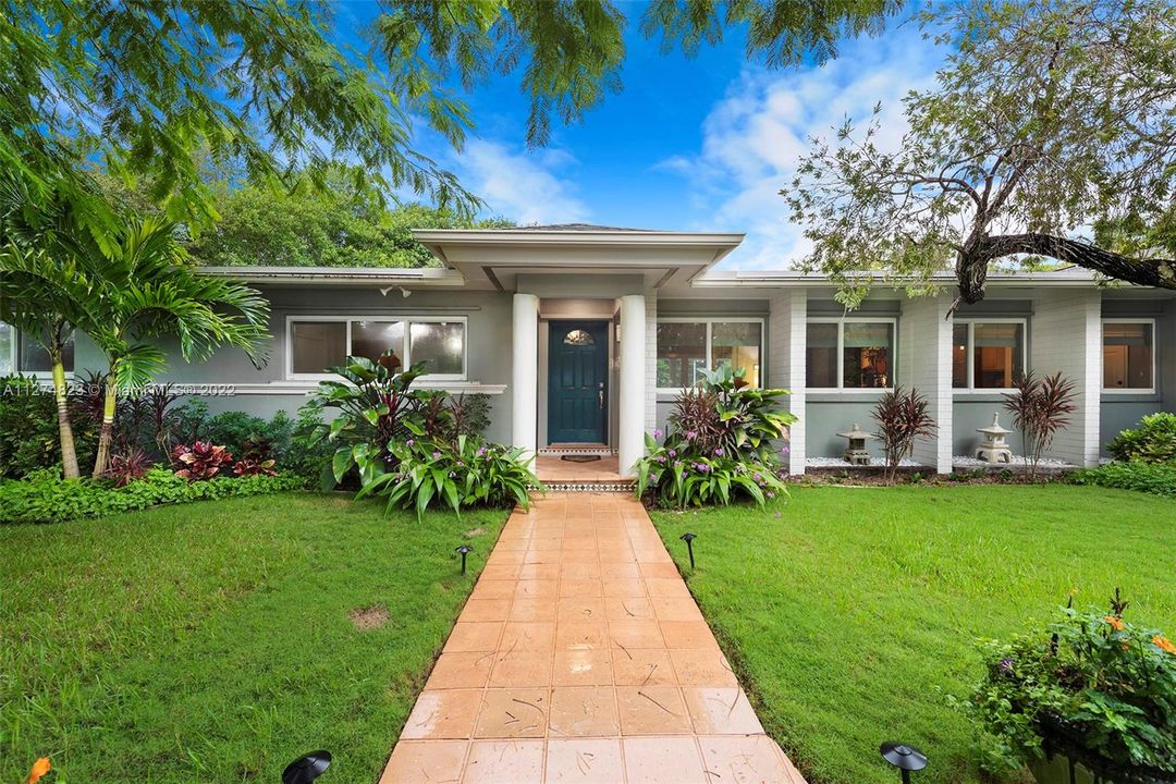 Recently Sold: $2,195,000 (4 beds, 3 baths, 3299 Square Feet)