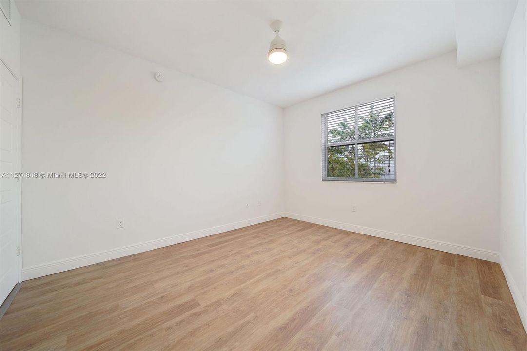 Recently Rented: $2,400 (2 beds, 1 baths, 984 Square Feet)