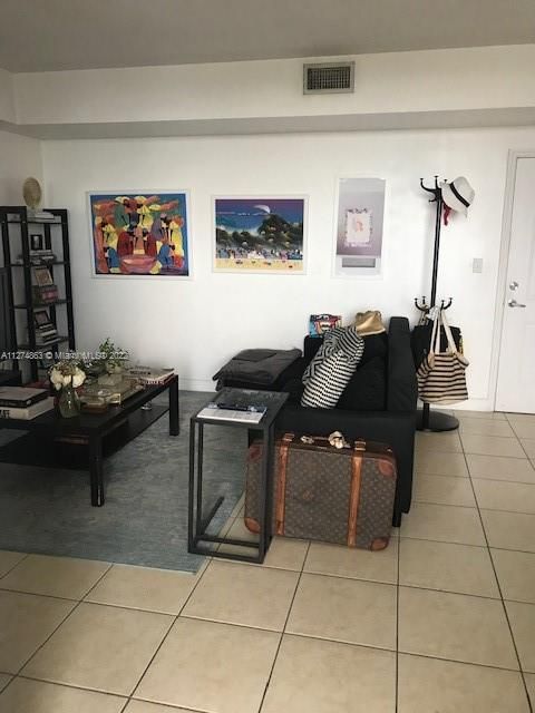 Recently Sold: $359,000 (2 beds, 2 baths, 904 Square Feet)