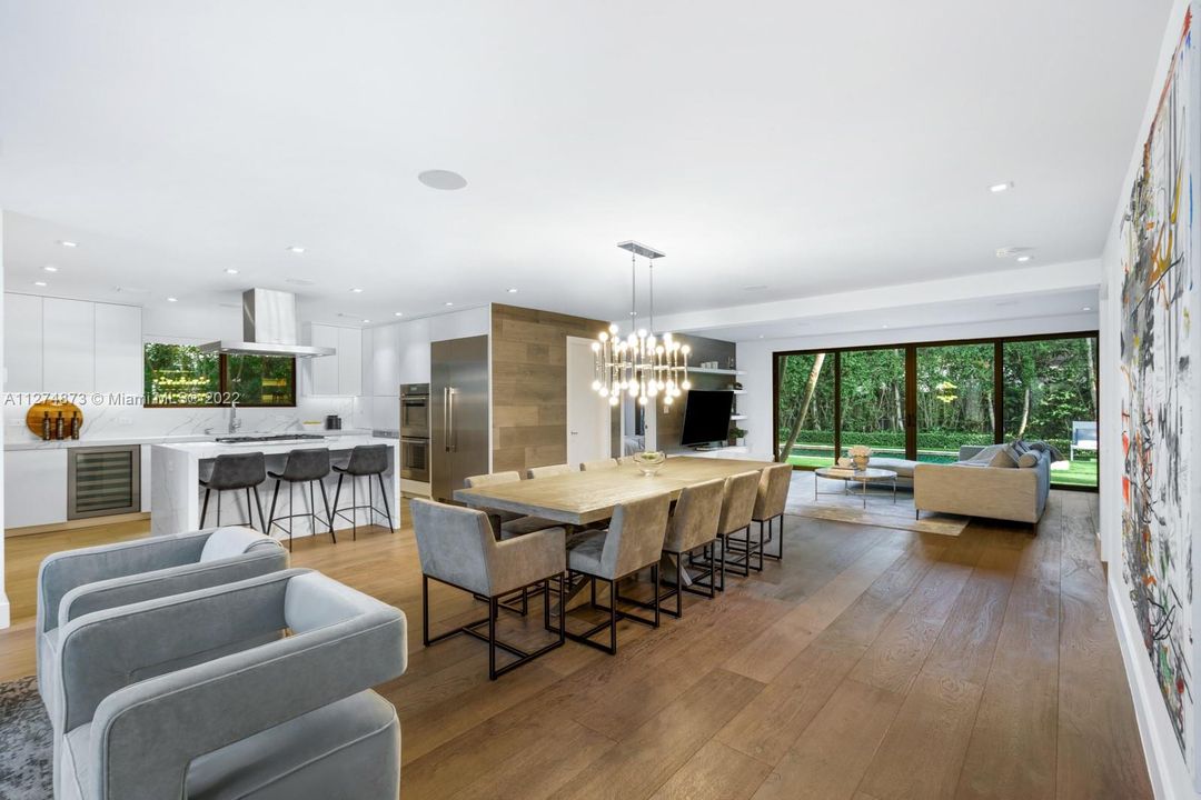 Recently Sold: $3,700,000 (4 beds, 3 baths, 2921 Square Feet)