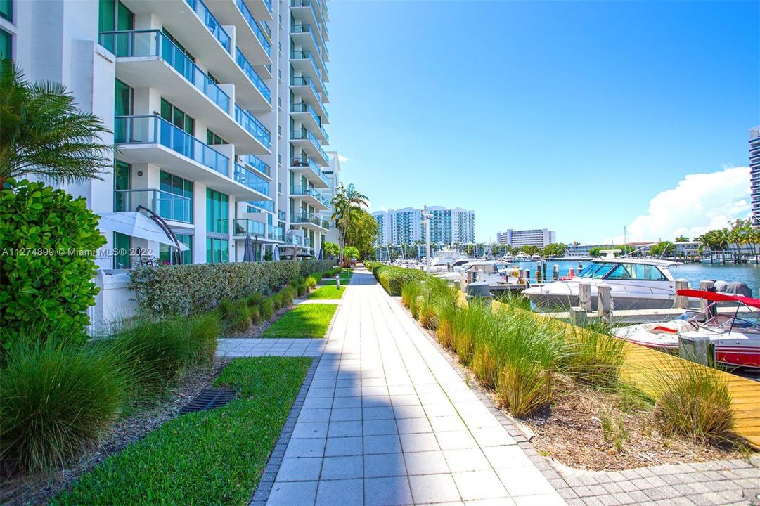Recently Sold: $575,000 (2 beds, 3 baths, 1410 Square Feet)