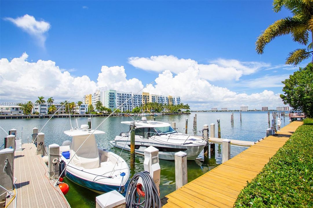 Recently Sold: $575,000 (2 beds, 3 baths, 1410 Square Feet)