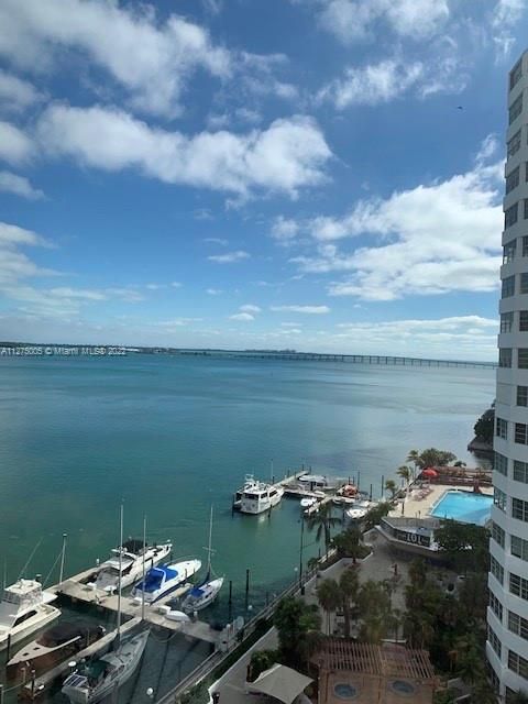 Recently Sold: $390,000 (1 beds, 1 baths, 990 Square Feet)