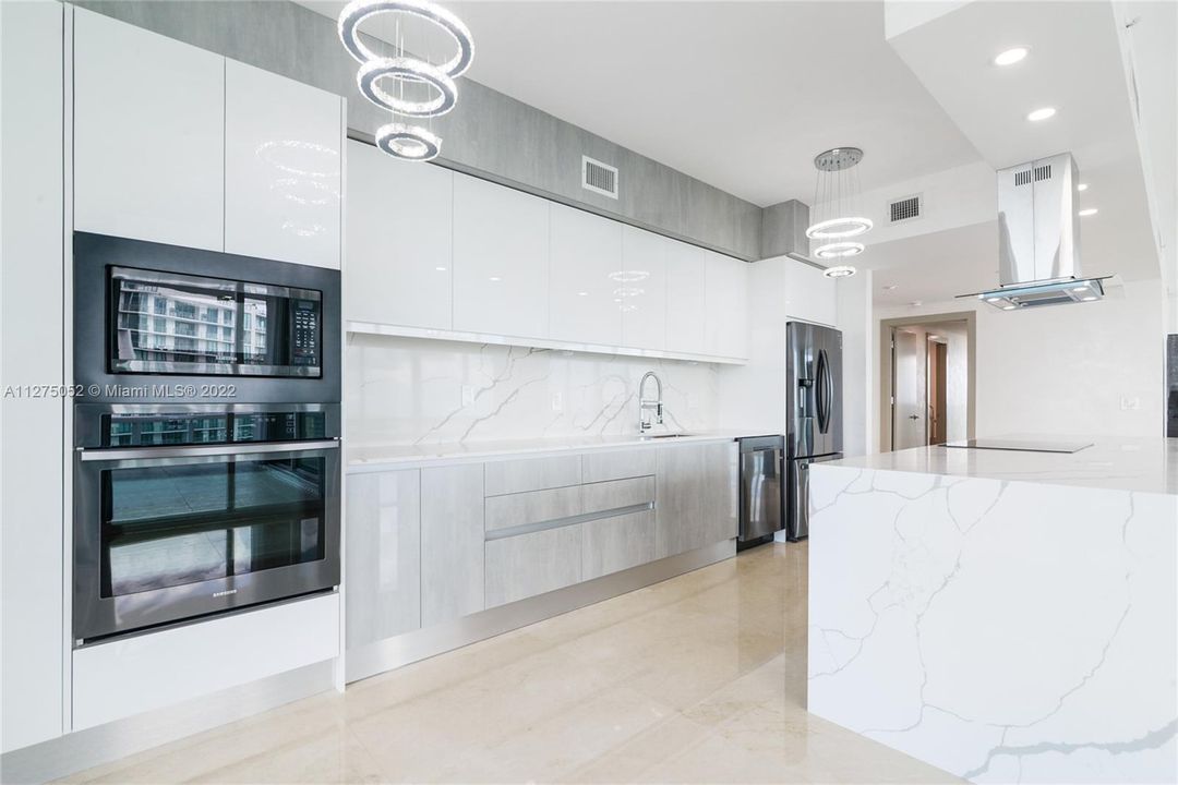 Recently Sold: $1,765,000 (3 beds, 3 baths, 2340 Square Feet)