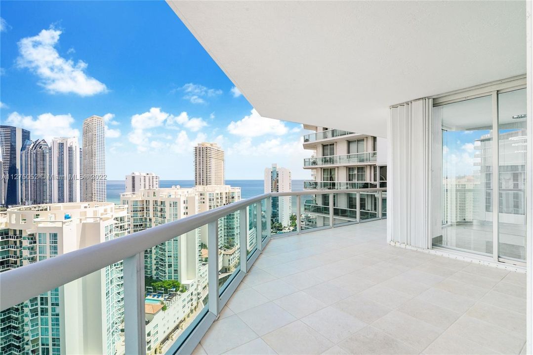 Recently Sold: $1,765,000 (3 beds, 3 baths, 2340 Square Feet)