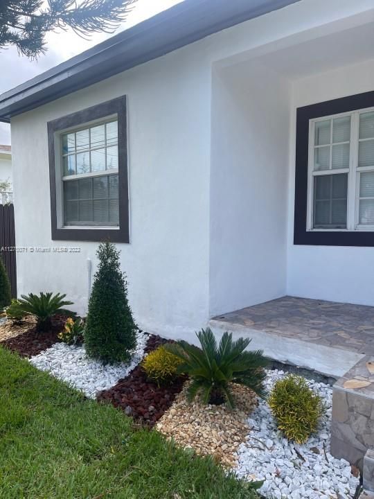 Recently Sold: $489,000 (4 beds, 2 baths, 1786 Square Feet)