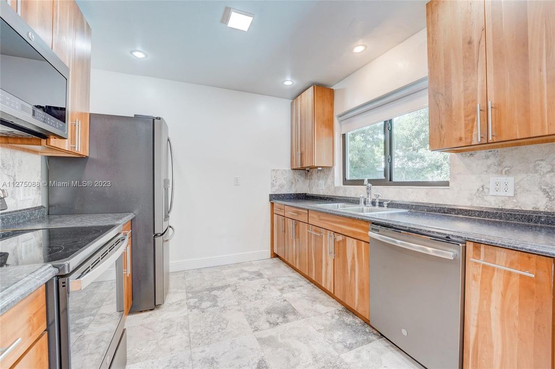 Recently Sold: $1,140,000 (3 beds, 2 baths, 1437 Square Feet)
