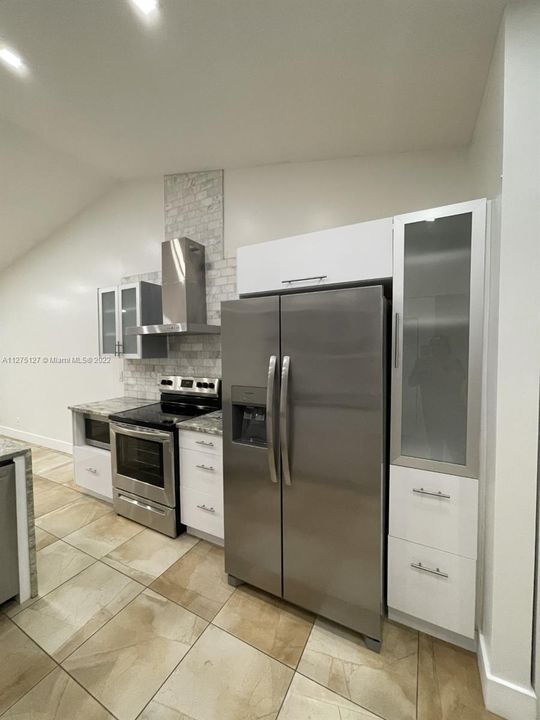 Recently Rented: $3,800 (3 beds, 2 baths, 1350 Square Feet)