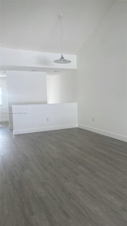 Recently Rented: $2,300 (1 beds, 1 baths, 907 Square Feet)