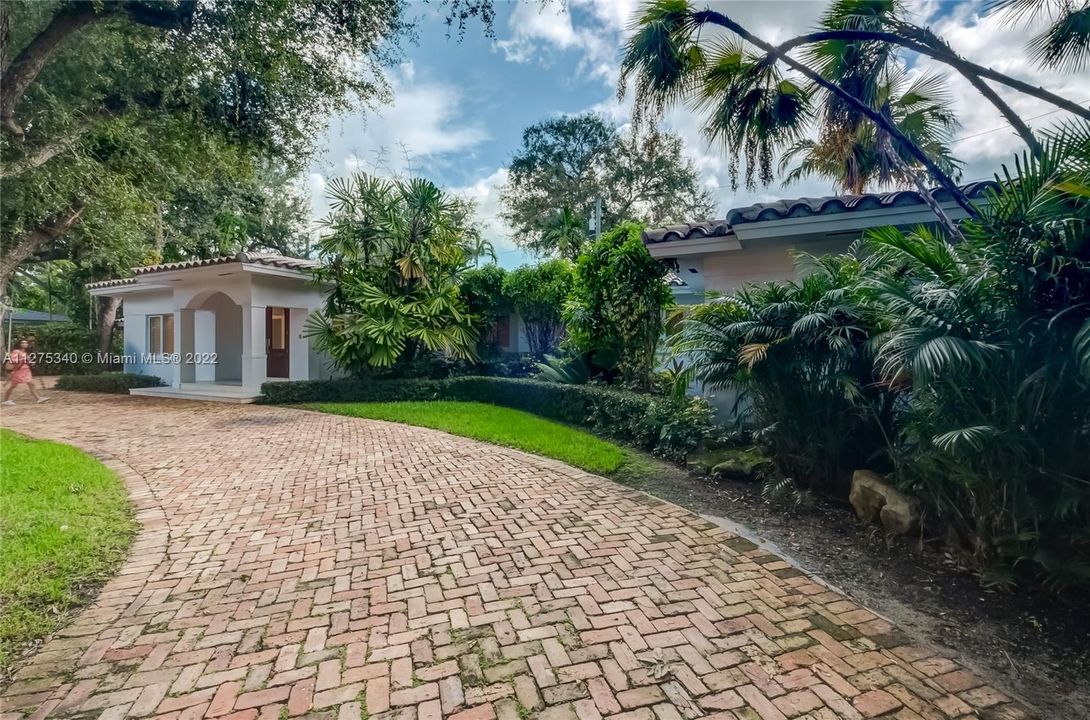 Recently Sold: $2,990,000 (5 beds, 4 baths, 3354 Square Feet)
