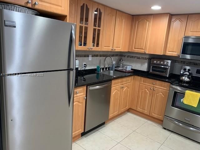 Recently Rented: $4,000 (2 beds, 2 baths, 1331 Square Feet)