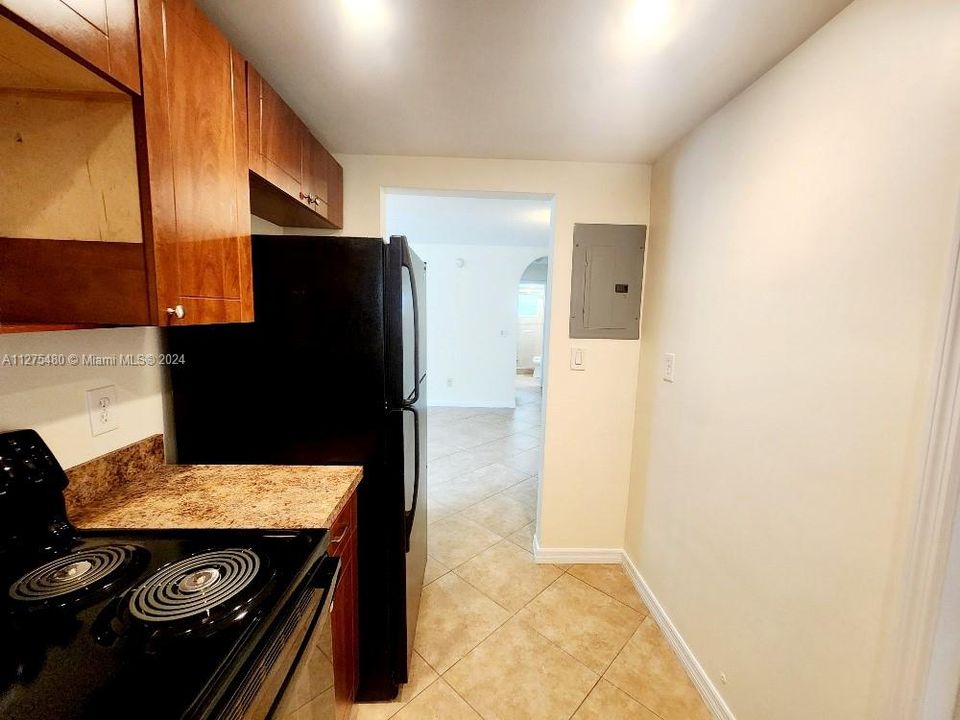 For Sale: $287,000 (1 beds, 1 baths, 660 Square Feet)