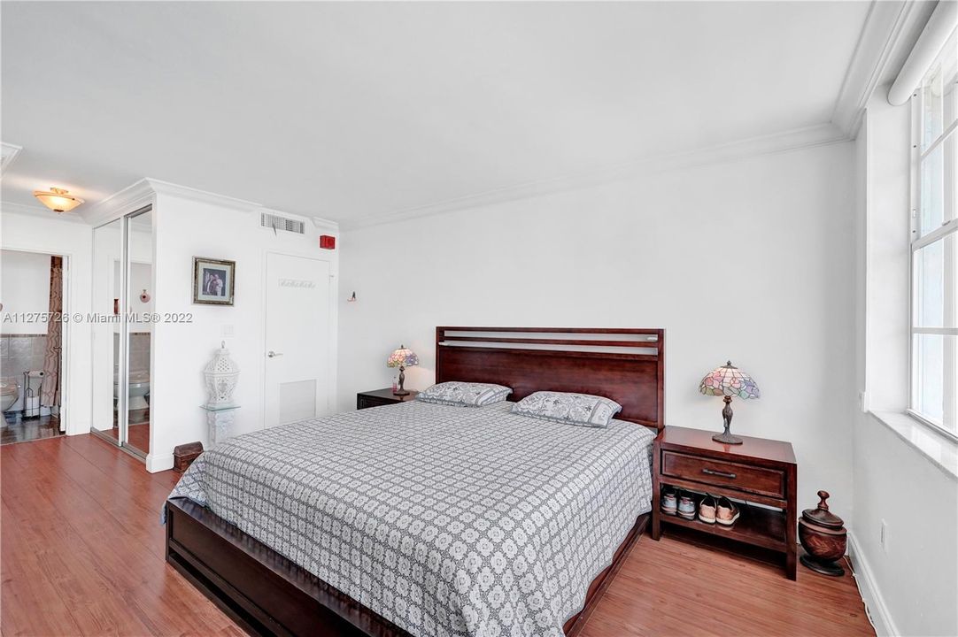 Recently Sold: $349,900 (1 beds, 1 baths, 1057 Square Feet)