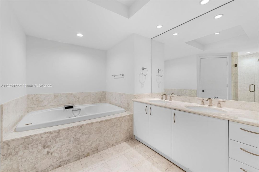 Active With Contract: $1,800,000 (2 beds, 3 baths, 1730 Square Feet)