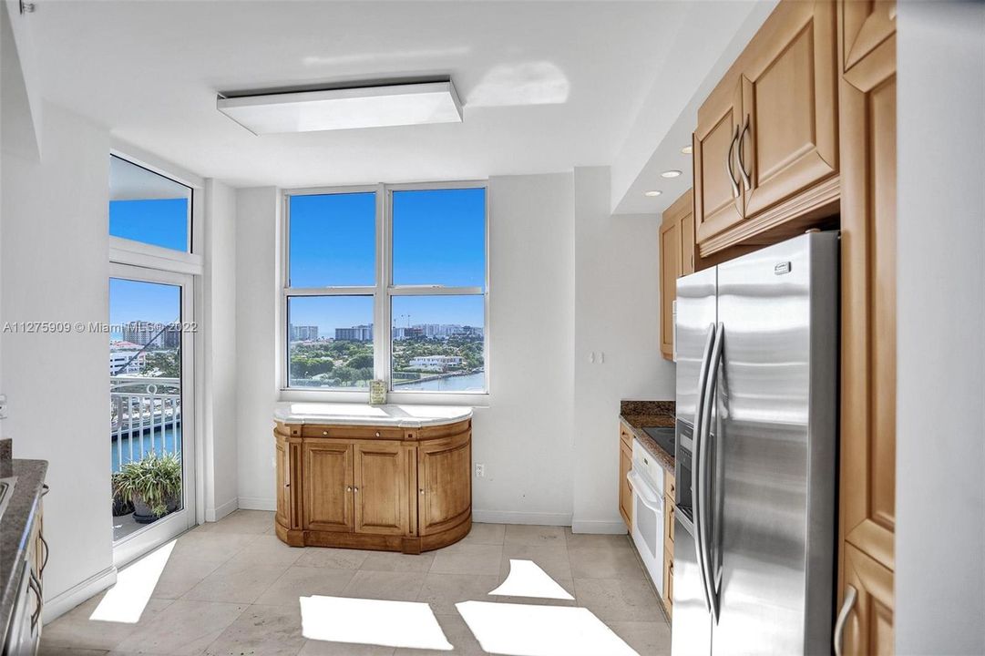 Recently Sold: $1,024,000 (3 beds, 2 baths, 1731 Square Feet)