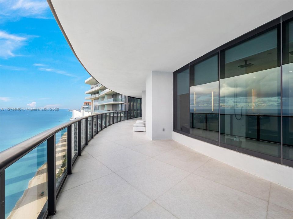 Recently Sold: $12,875,000 (4 beds, 5 baths, 6121 Square Feet)