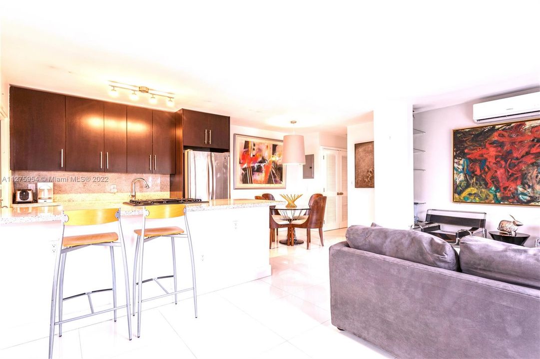 Recently Sold: $355,000 (1 beds, 1 baths, 605 Square Feet)