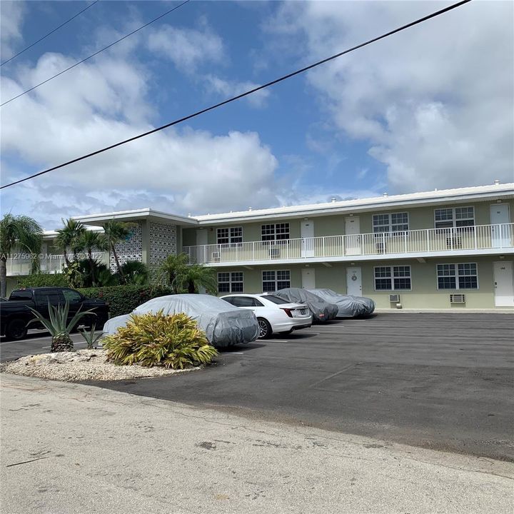 Recently Sold: $180,000 (1 beds, 1 baths, 585 Square Feet)