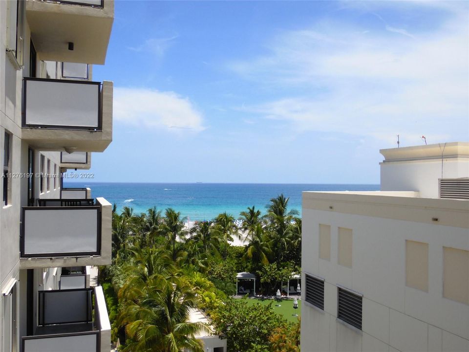 The breeze, and the view of this apartment can be appreciated relaxed from you Balcony.