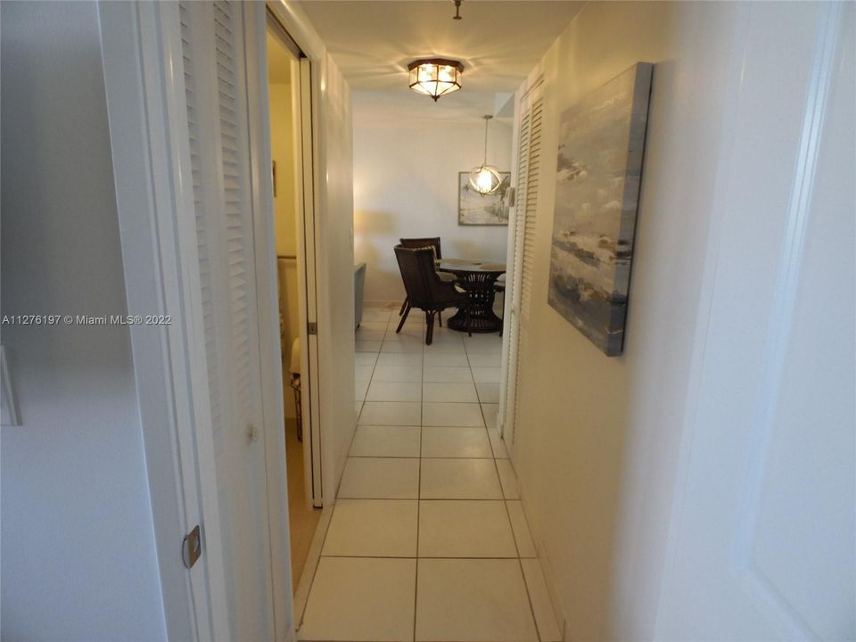 For Rent: $2,750 (1 beds, 1 baths, 806 Square Feet)