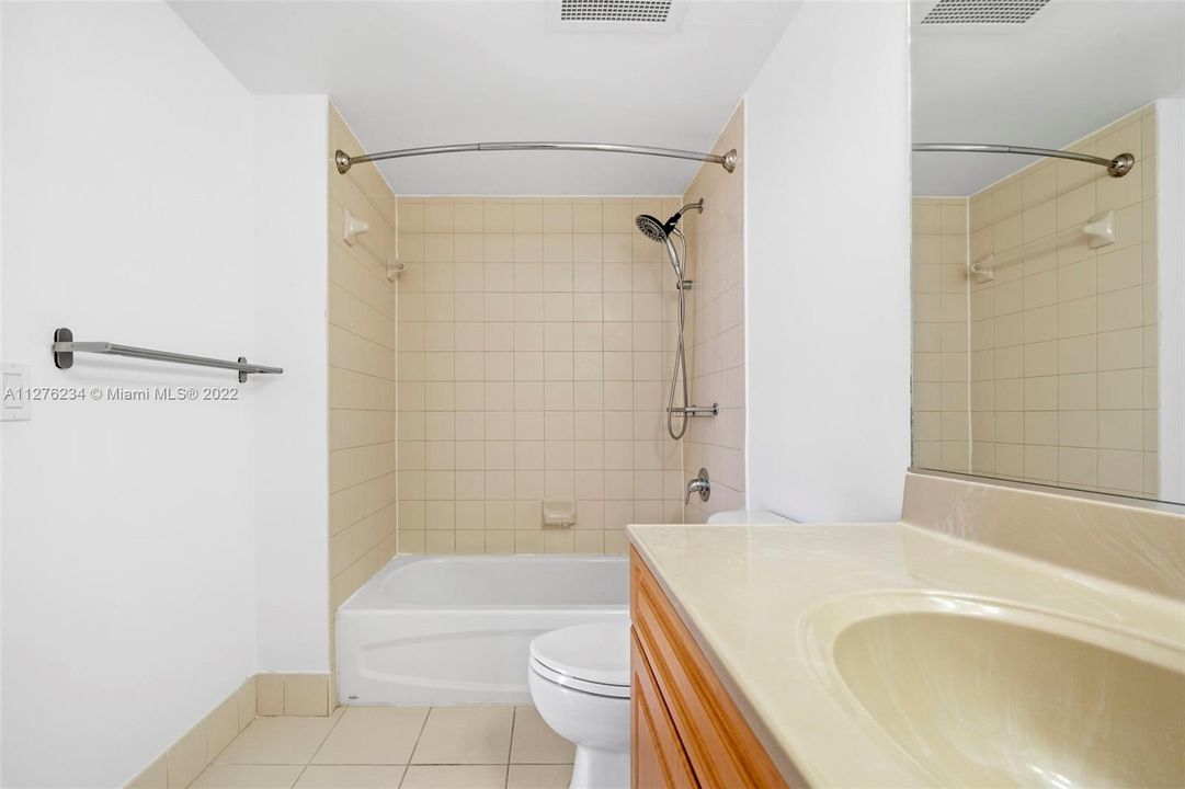 最近租的: $3,000 (2 贝兹, 2 浴室, 891 平方英尺)