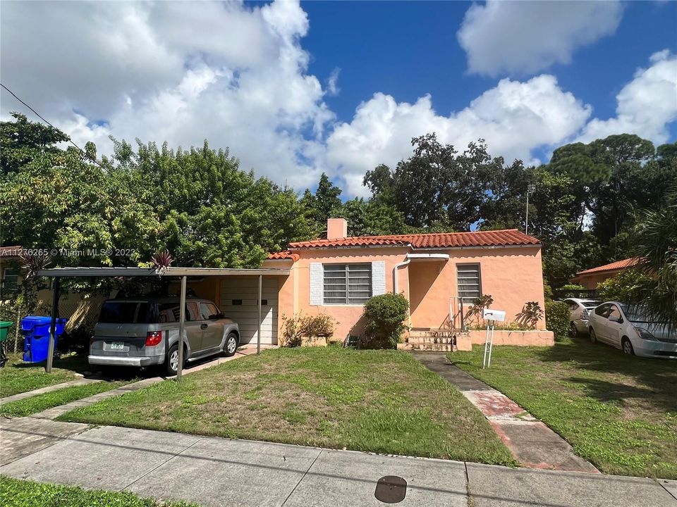 Recently Sold: $650,000 (2 beds, 1 baths, 835 Square Feet)