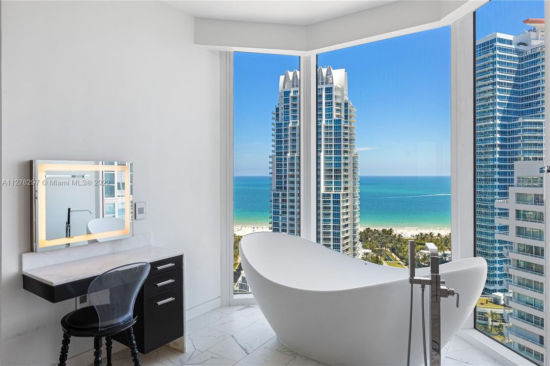 For Sale: $4,699,000 (3 beds, 2 baths, 2340 Square Feet)