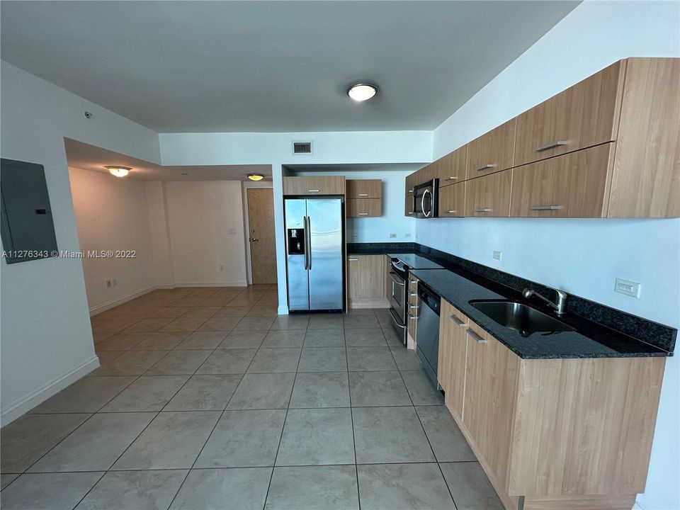 For Rent: $2,800 (1 beds, 1 baths, 740 Square Feet)