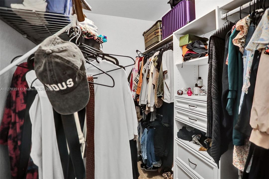 Recently Sold: $370,000 (3 beds, 2 baths, 1496 Square Feet)