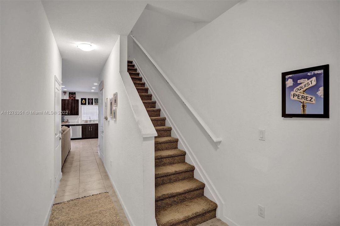 Recently Sold: $370,000 (3 beds, 2 baths, 1496 Square Feet)