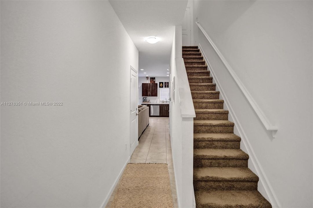 Recently Sold: $370,000 (3 beds, 2 baths, 1496 Square Feet)