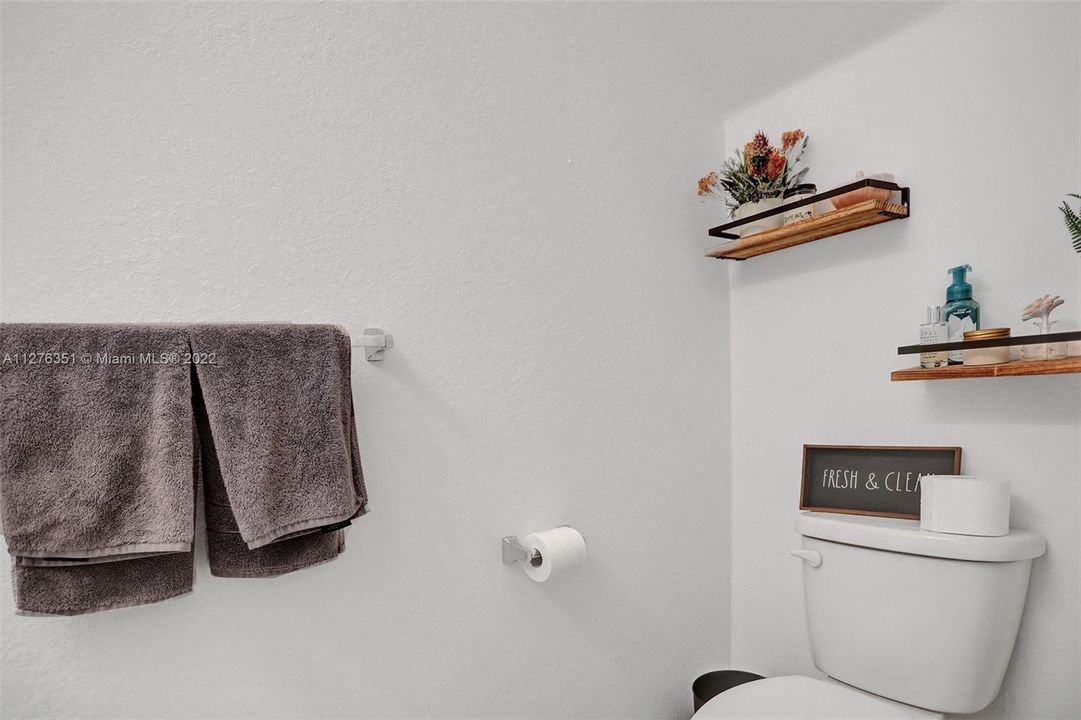 Recently Sold: $370,000 (3 beds, 2 baths, 1496 Square Feet)