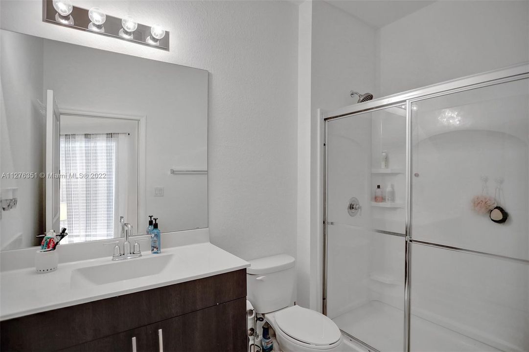 Recently Sold: $370,000 (3 beds, 2 baths, 1496 Square Feet)