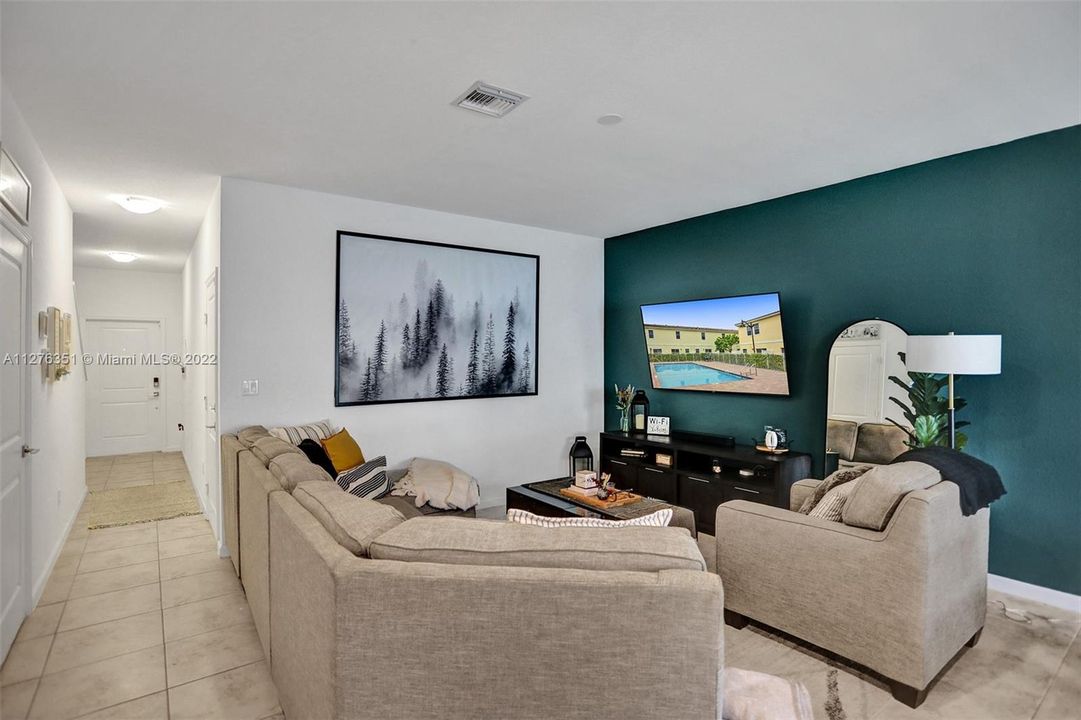 Recently Sold: $370,000 (3 beds, 2 baths, 1496 Square Feet)