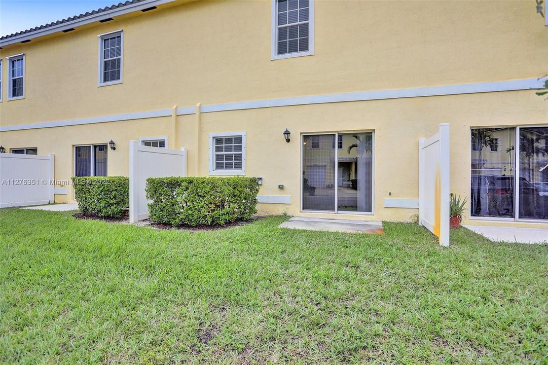 Recently Sold: $370,000 (3 beds, 2 baths, 1496 Square Feet)