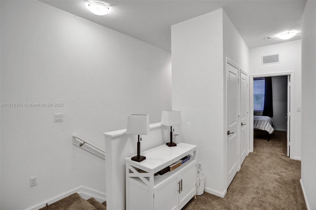 Recently Sold: $370,000 (3 beds, 2 baths, 1496 Square Feet)