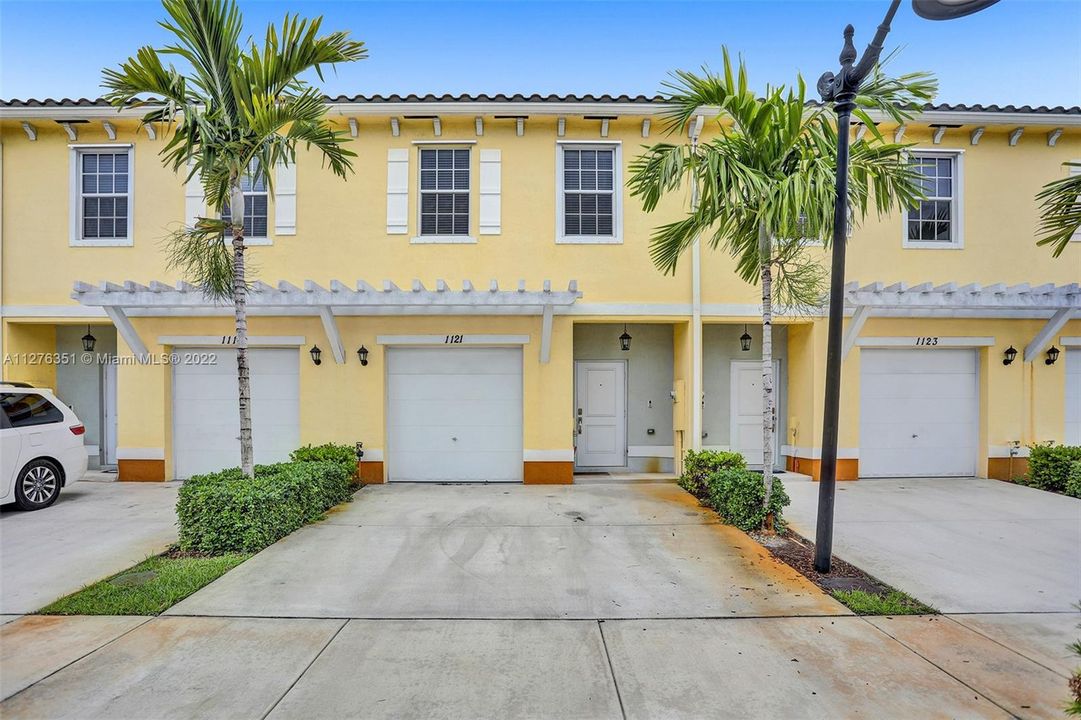 Recently Sold: $370,000 (3 beds, 2 baths, 1496 Square Feet)