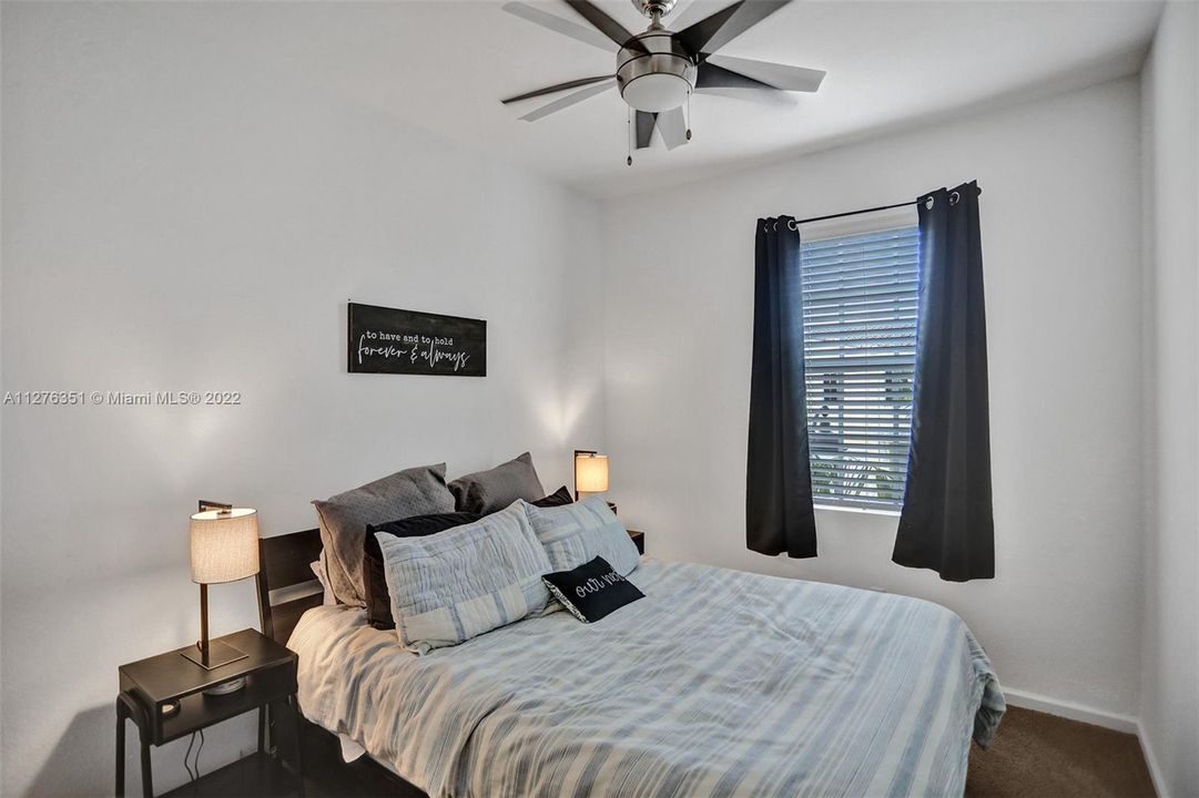 Recently Sold: $370,000 (3 beds, 2 baths, 1496 Square Feet)