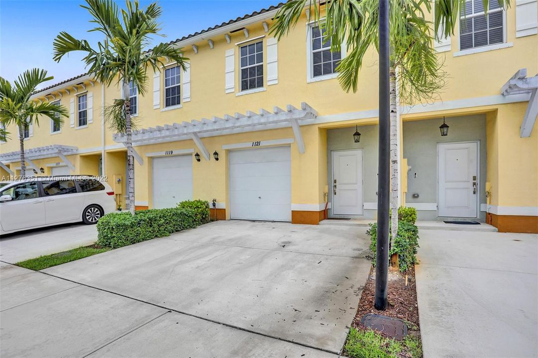 Recently Sold: $370,000 (3 beds, 2 baths, 1496 Square Feet)