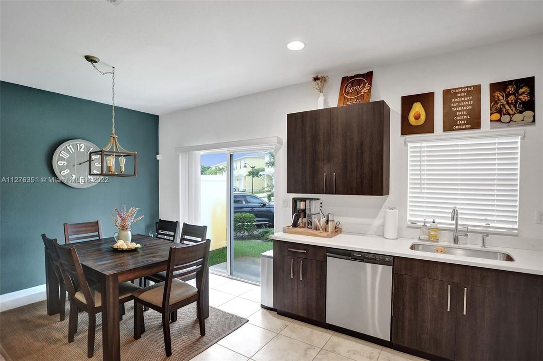 Recently Sold: $370,000 (3 beds, 2 baths, 1496 Square Feet)