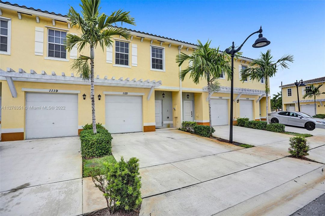 Recently Sold: $370,000 (3 beds, 2 baths, 1496 Square Feet)