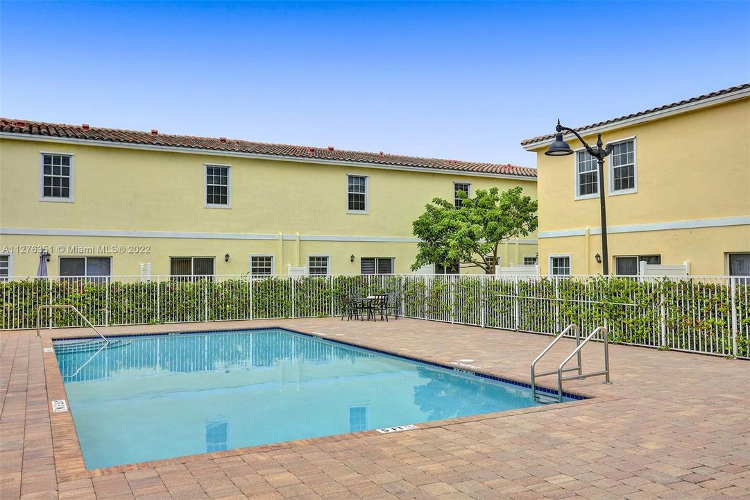 Recently Sold: $370,000 (3 beds, 2 baths, 1496 Square Feet)